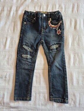 Apple Bottoms girls size 3T jeans, have cute decorations & stretch VGUC